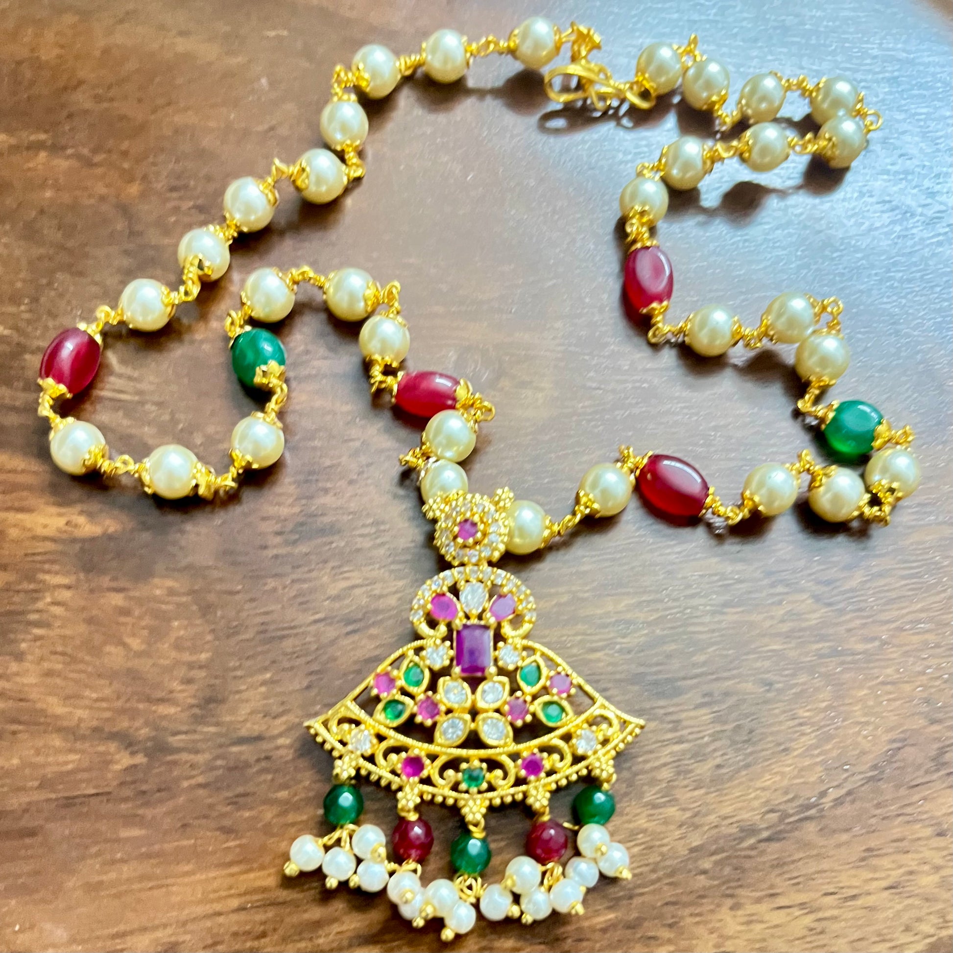 temple jewelry, kemp necklace, pearl necklace, traditional South Indian jewelry, gold plated necklace, bridal necklace set, wedding jewelry, handmade necklace, festive jewelry, ethnic jewelry India