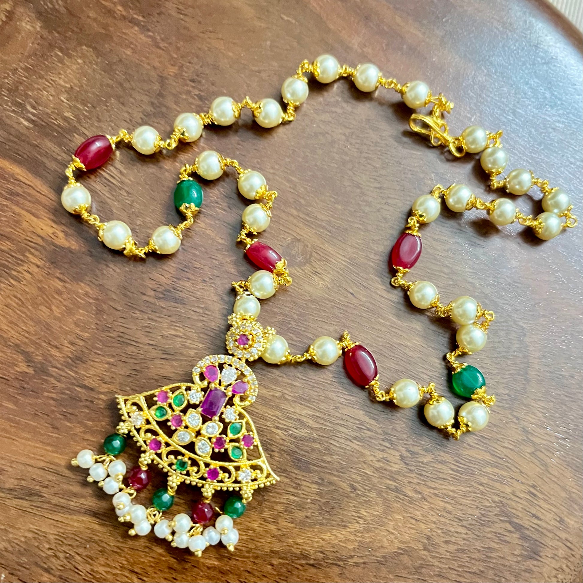 temple jewelry, kemp necklace, pearl necklace, traditional South Indian jewelry, gold plated necklace, bridal necklace set, wedding jewelry, handmade necklace, festive jewelry, ethnic jewelry India