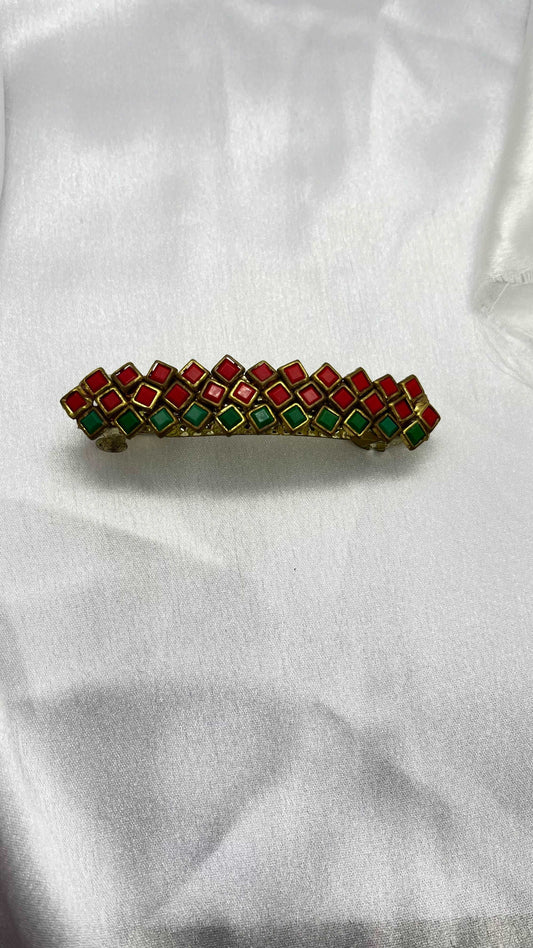 Red and Green Matte Finish Center Clip - MATSYA BOUTIQUE
