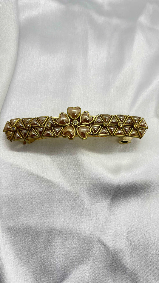 Pearl Floral Center Clip - MATSYA BOUTIQUE