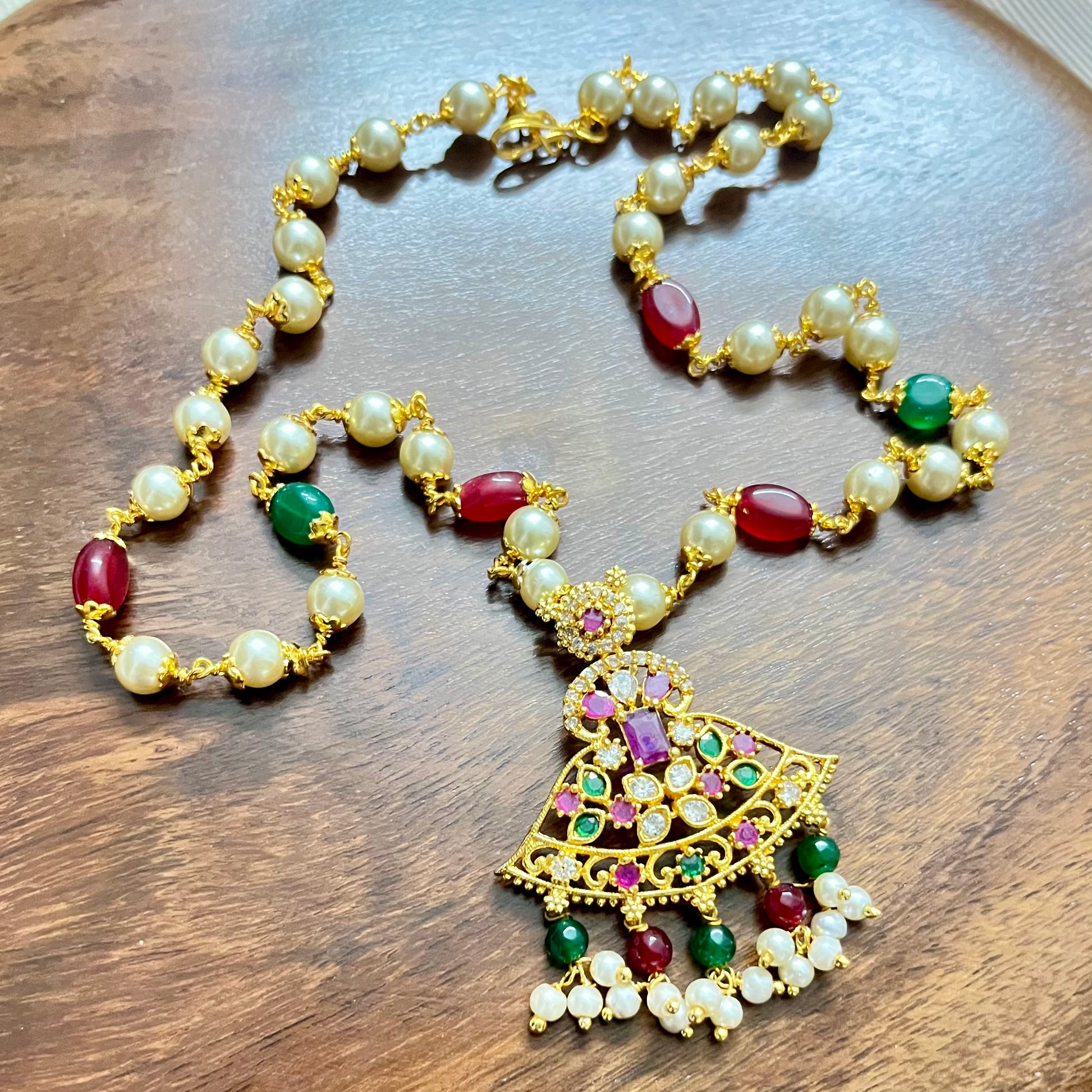 temple jewelry, kemp necklace, pearl necklace, traditional South Indian jewelry, gold plated necklace, bridal necklace set, wedding jewelry, handmade necklace, festive jewelry, ethnic jewelry India