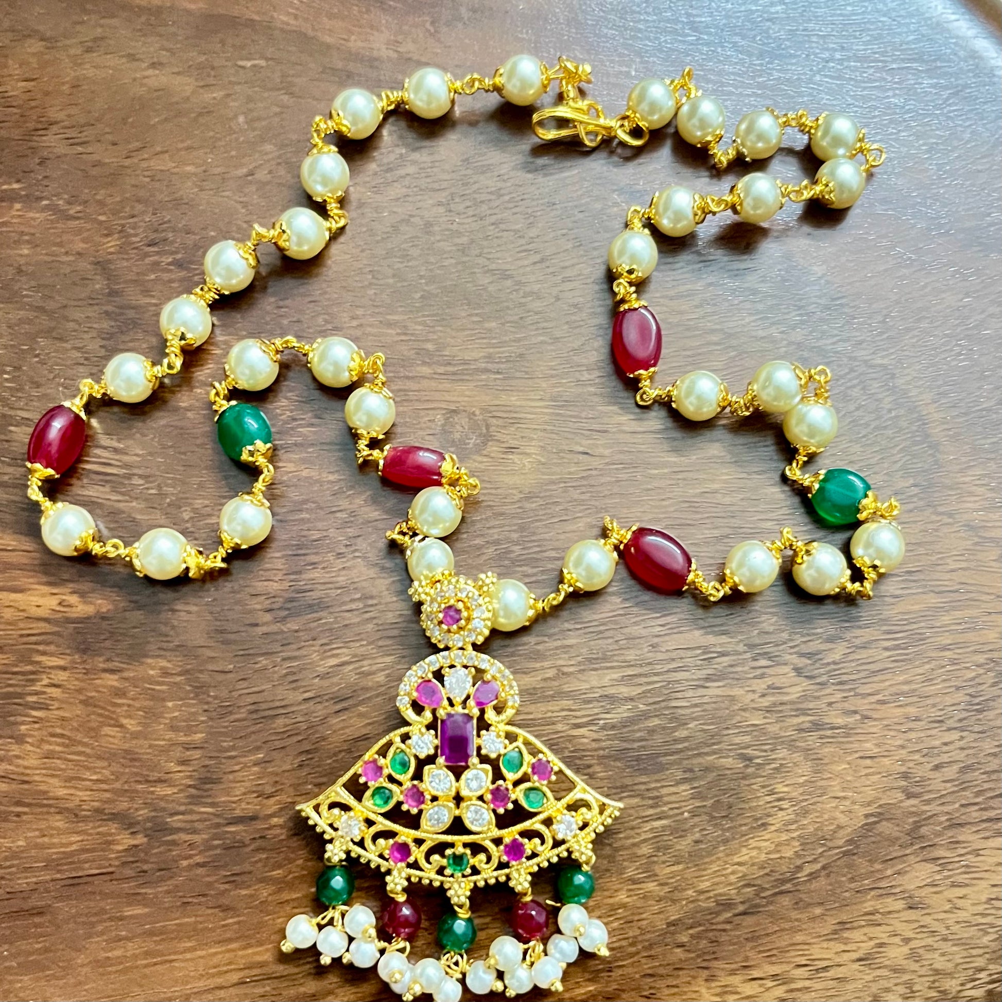 temple jewelry, kemp necklace, pearl necklace, traditional South Indian jewelry, gold plated necklace, bridal necklace set, wedding jewelry, handmade necklace, festive jewelry, ethnic jewelry India