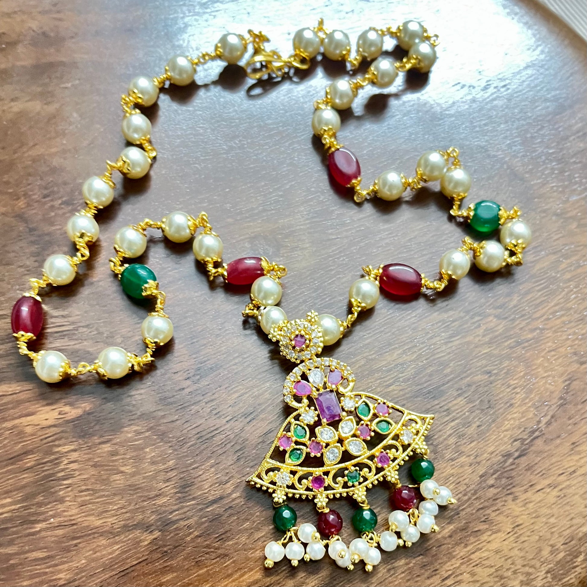 temple jewelry, kemp necklace, pearl necklace, traditional South Indian jewelry, gold plated necklace, bridal necklace set, wedding jewelry, handmade necklace, festive jewelry, ethnic jewelry India