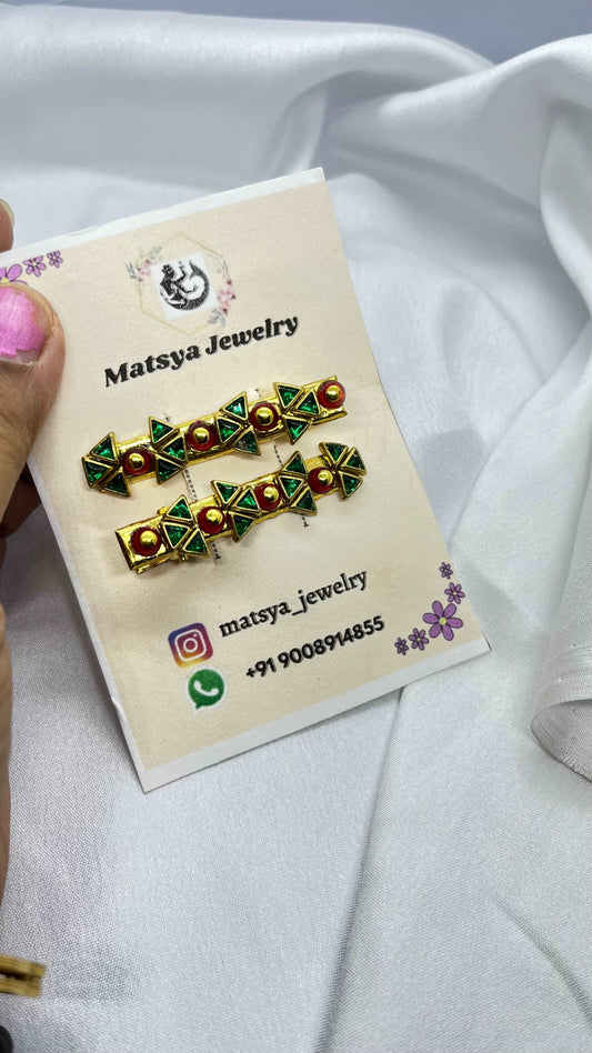 Red n green alligator clip - MATSYA BOUTIQUE