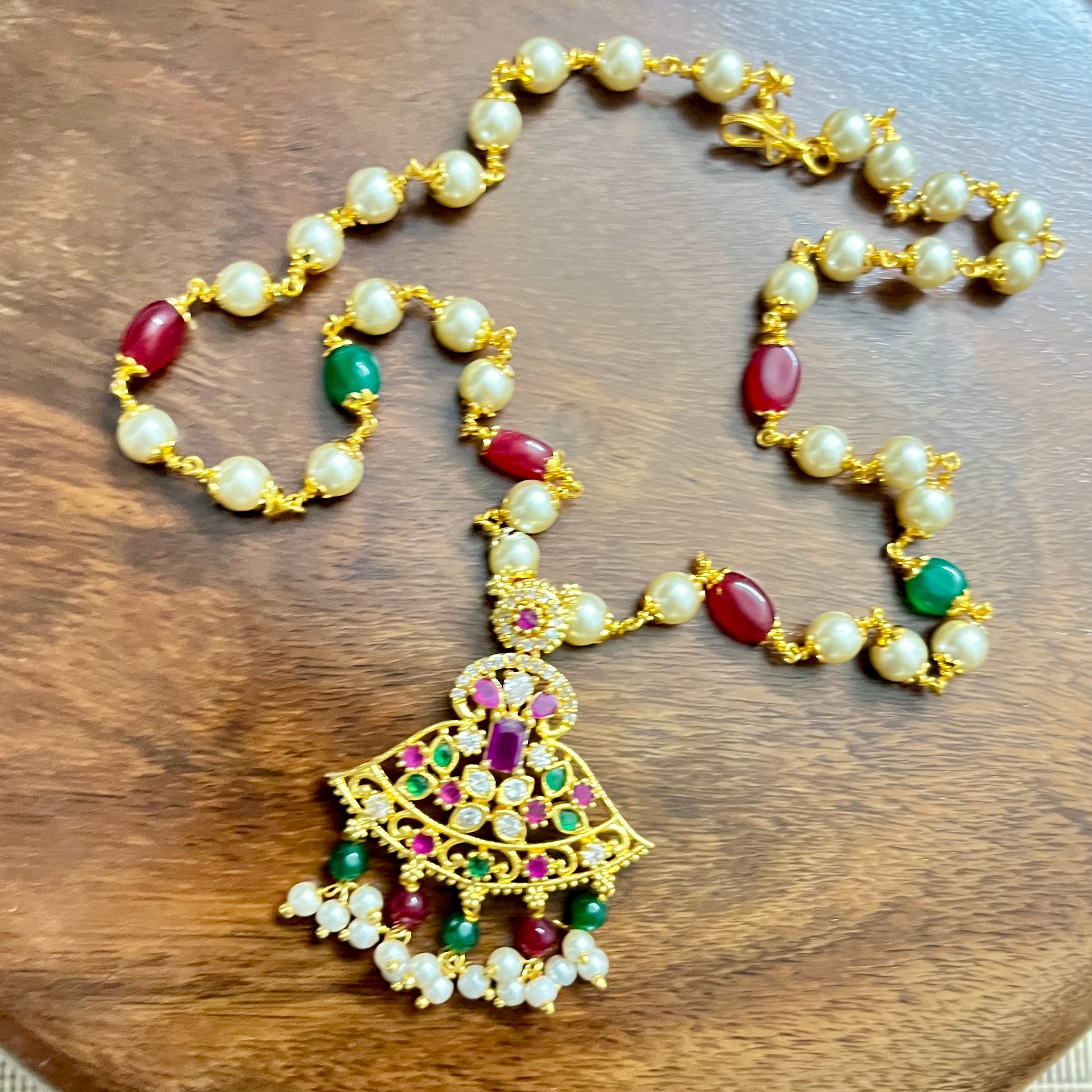 temple jewelry, kemp necklace, pearl necklace, traditional South Indian jewelry, gold plated necklace, bridal necklace set, wedding jewelry, handmade necklace, festive jewelry, ethnic jewelry India