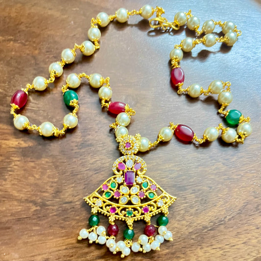 temple jewelry, kemp necklace, pearl necklace, traditional South Indian jewelry, gold plated necklace, bridal necklace set, wedding jewelry, handmade necklace, festive jewelry, ethnic jewelry India