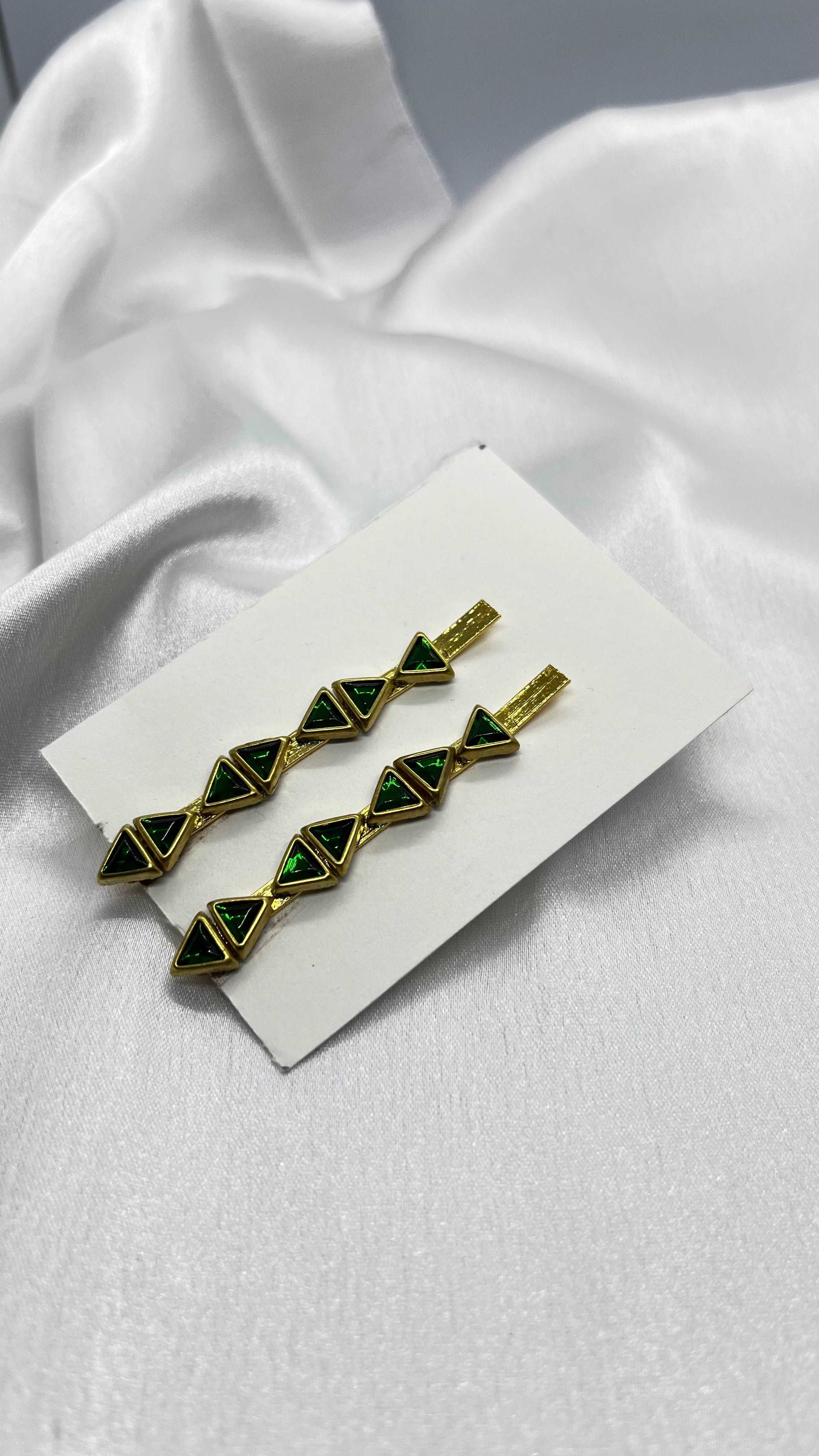 Green triangle hair pin