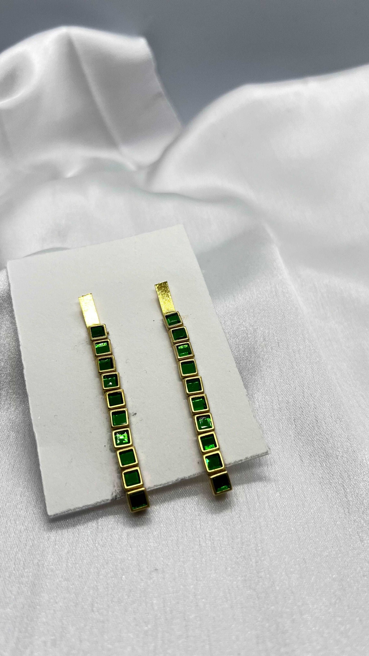 Green square hair pin