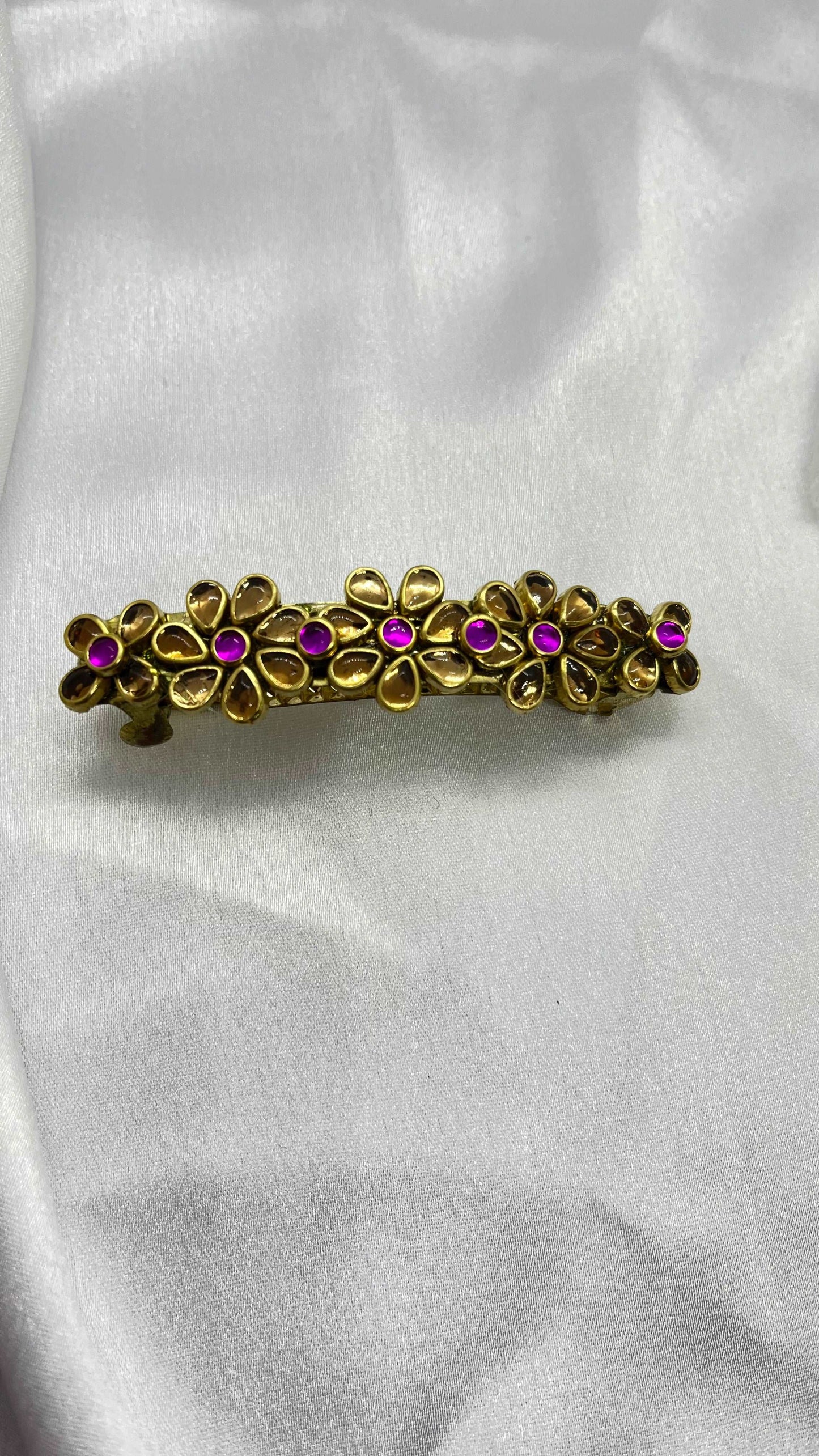 Gold Glossy Flower Center Clip