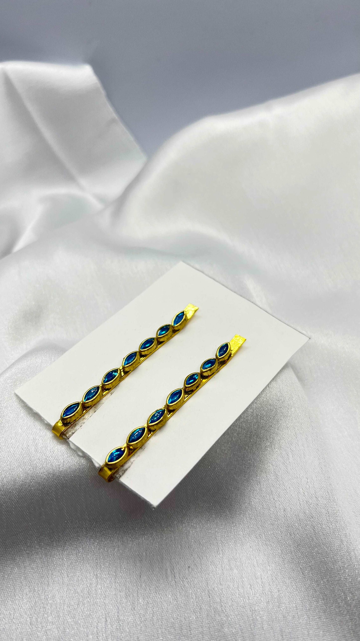 Sky blue eye hair pin