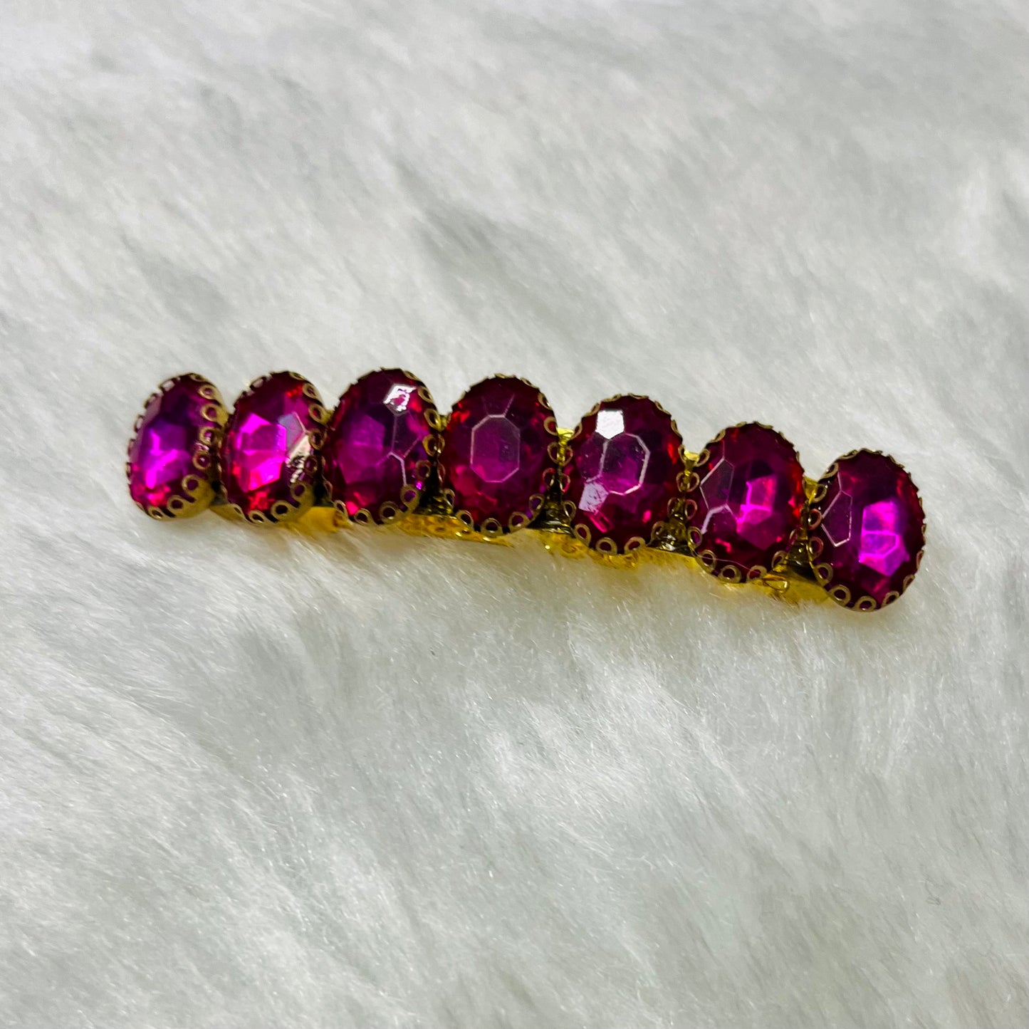 Add a touch of elegance to your hairstyle with this stunning magenta stone hair clip! Perfect for adding sparkle 

magenta hair clip, gemstone hair accessory, handmade jewelry, elegant hair clip, statement hair accessory, crystal hair clip, ethnic jewelry, Indian fashion accessory, bold hair clip, sparkling gemstone, handcrafted clip, luxurious hair accessory, bridal hair clip, unique hair jewelry, traditional hair clip

#HairAccessories #HandmadeJewelry #ElegantStyle #FashionClip #StoneHair