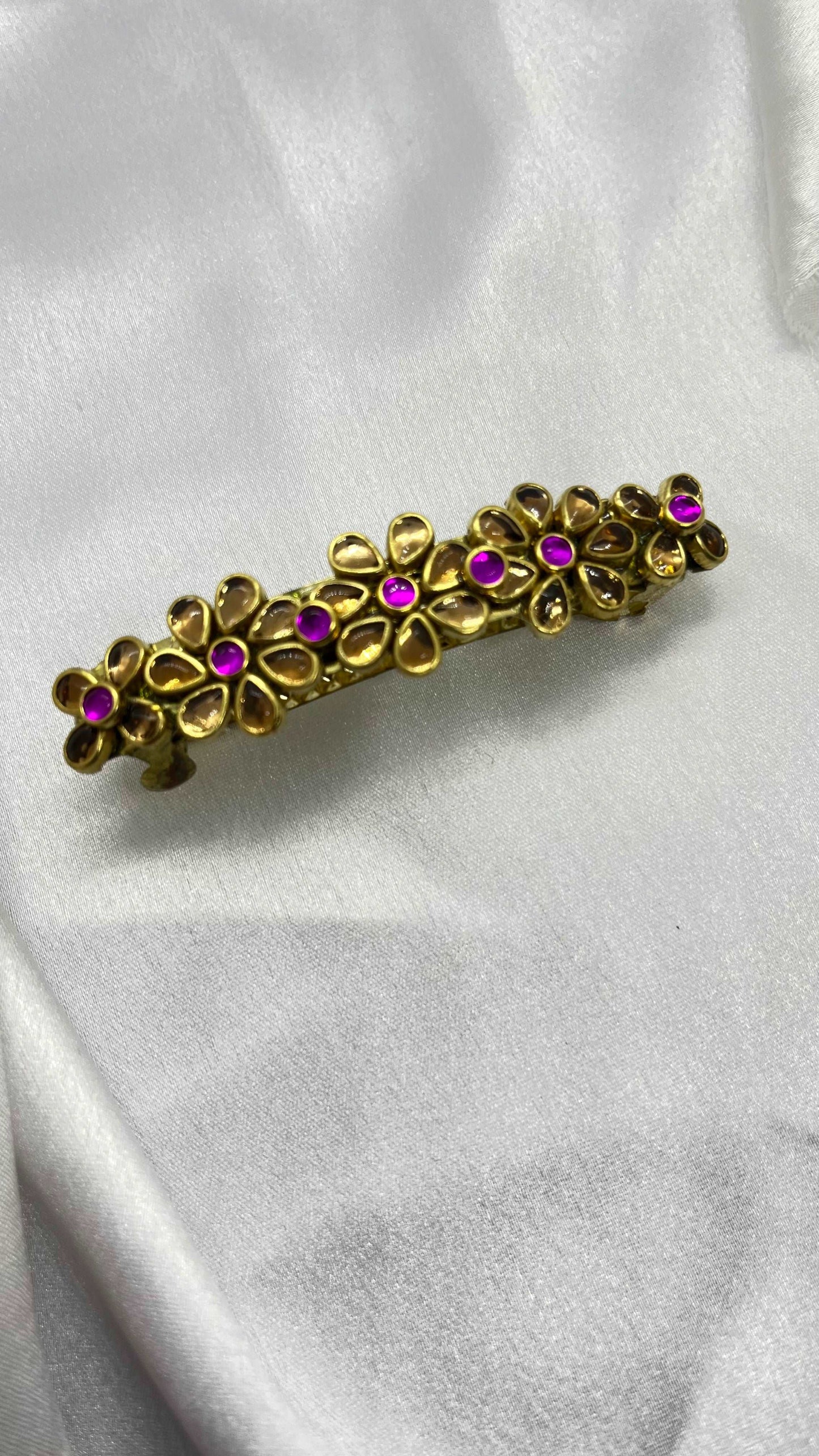 Gold Glossy Flower Center Clip