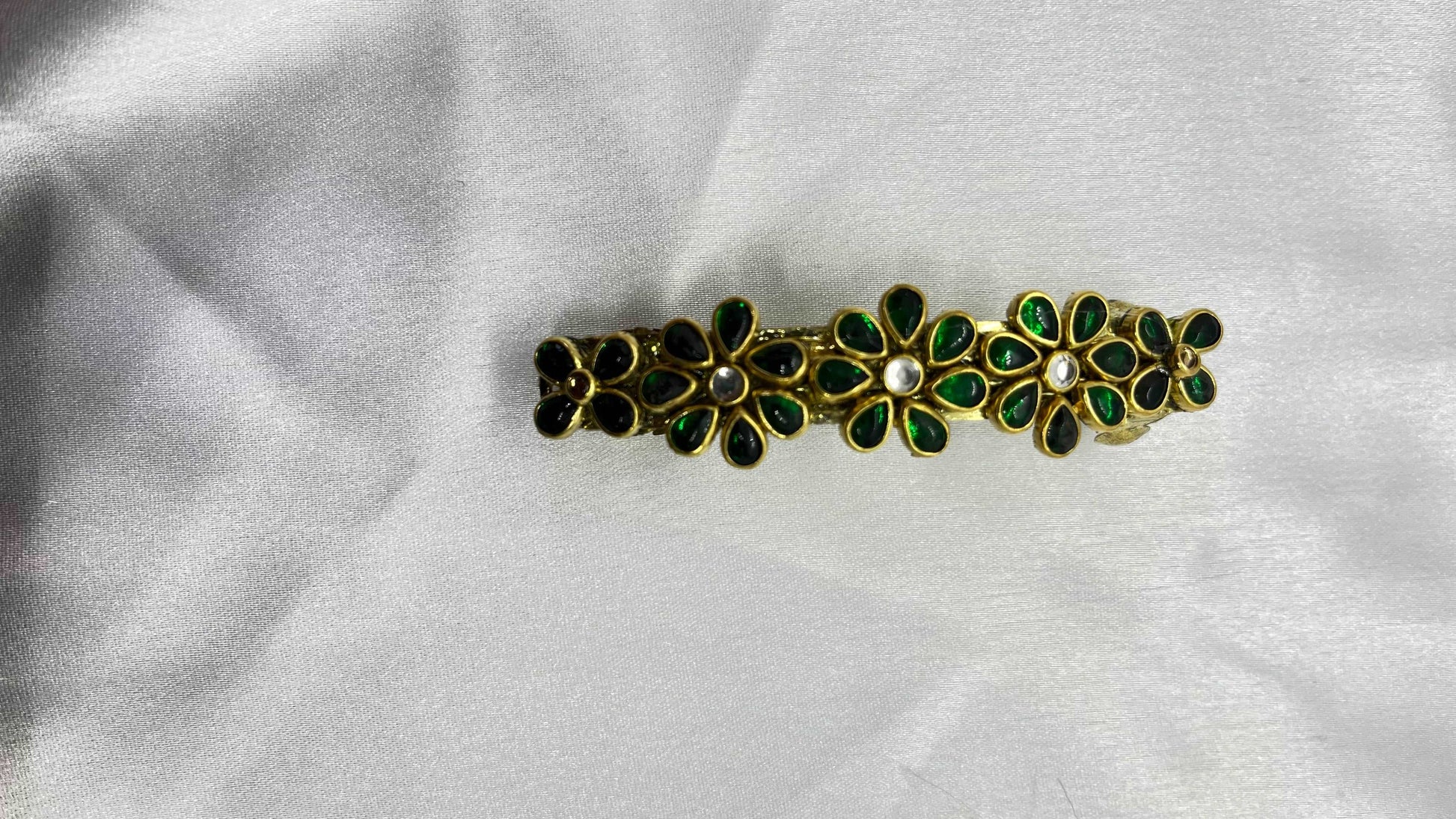 Green Floral Centre Clip