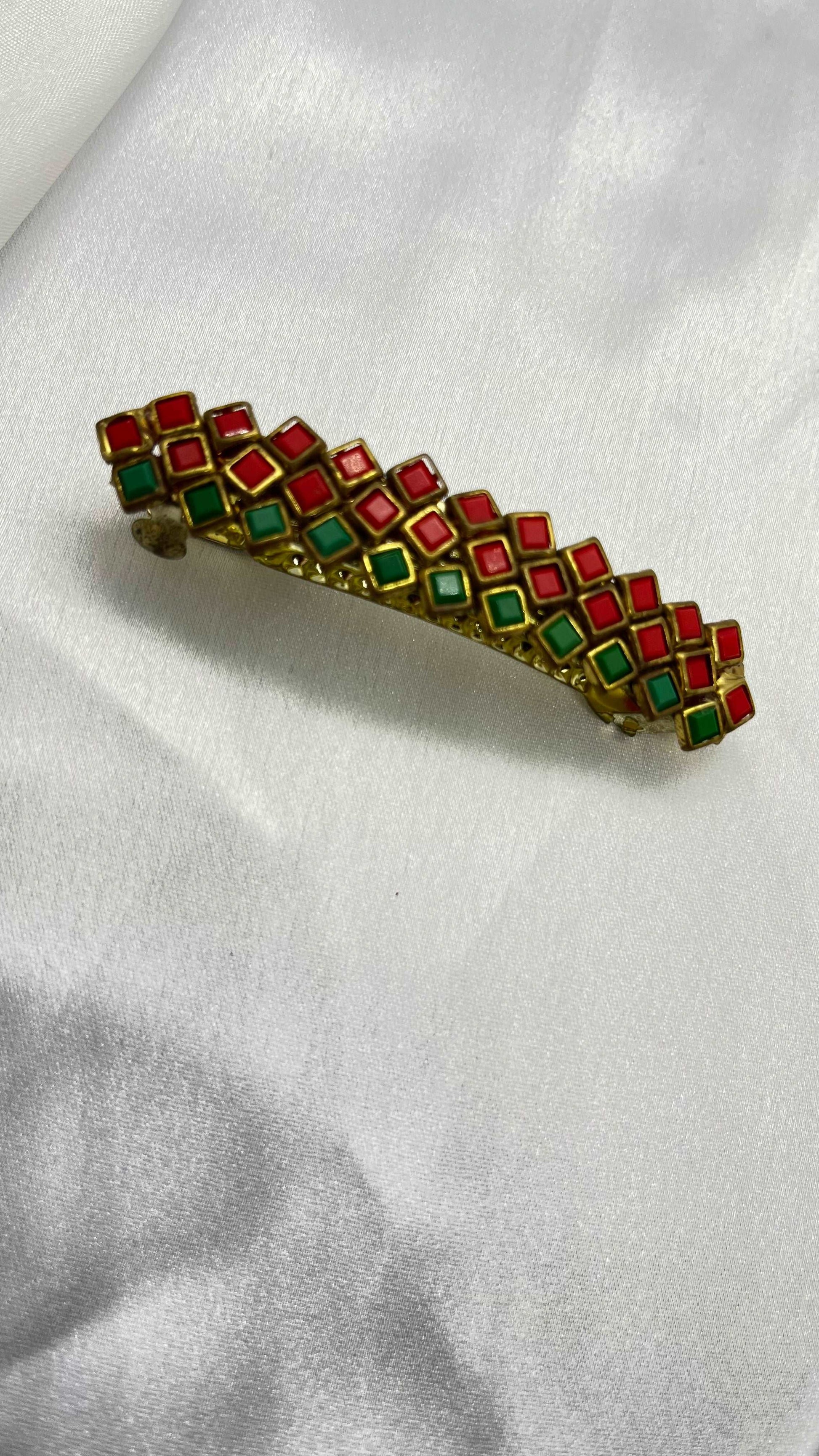 Red and Green Matte Finish Center Clip-Center Clips-MATSYA BOUTIQUE-MATSYA BOUTIQUE